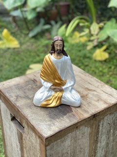 Escultura Jesus Meditando Gesso (19cm)(ATÉ 10 ÚTEIS DIAS PARA PRODUZIR) - Zenz Arts