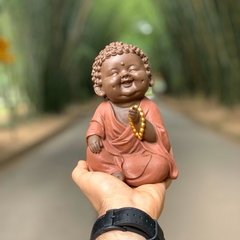 Escultura Buda Terra Japamala - Resina (18cm) - comprar online