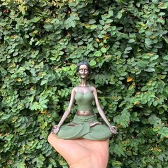 Mulher Meditando Escultura 