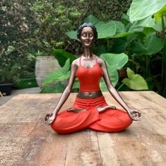 Escultura Yoga Meditando Resina