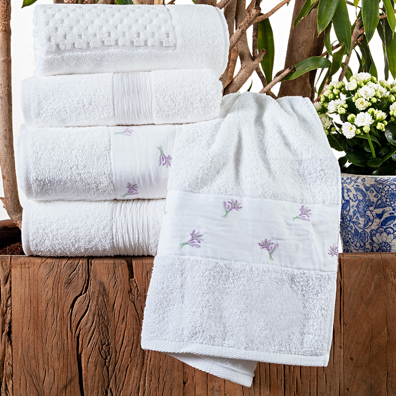 Jogo de toalha de banho Bordada com 5 peças - Branca com bordado com flores  de lavanda