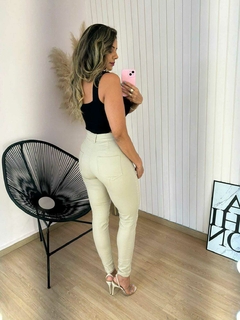 Calça Skinny Cós Alto Resinada Viviane - loja online