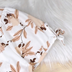 Blusa Floral com Laço Branca BS3924 - comprar online