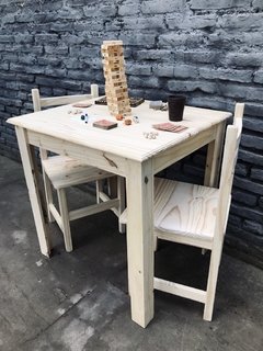mesa y sillas de pino