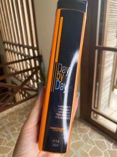 Day By Day Pós Química - Condicionador 250ml branco. - comprar online