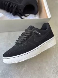 Nike Air Force 1 Black Camurça