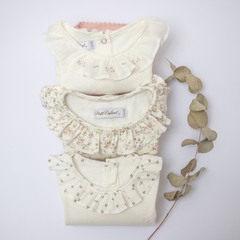 REMERA M/LARGA CUELLO VOLADO NATURAL - Petit Enfant Ropa de bebes