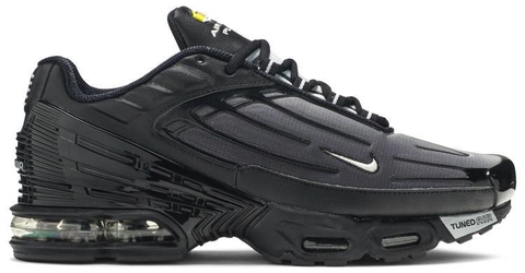 Triple black nike hotsell air max plus