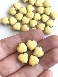 APLIQUE PEDRA CORAÇÃO AMARELO FOSCO (10MM) - 5 UNIDADES