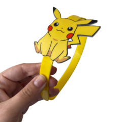 TIARA POKÉMON PIKACHU ACRILICO ADL - 1 UNIDADE