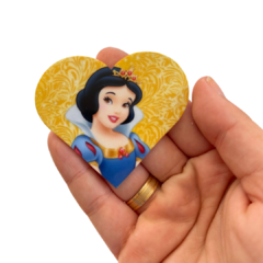 APLIQUE CORAÇÃO PRINCESAS ACRÍLICO ADL - BRANCA DE NEVE - 6CM - 1 UNIDADE - comprar online