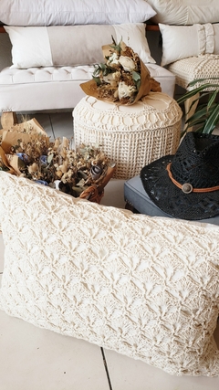 Almohadón crochet 70 x 50cm - tienda online