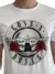 REMERA GUNS NEW en internet