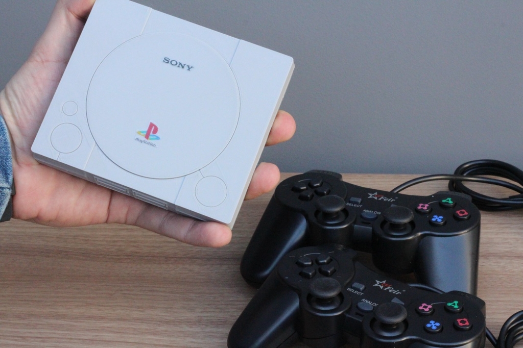 Mini PS1 Vídeo Game Retro 93 Mil jogos 2 Controles sem fio 64GB 1000 Jogos  PS1