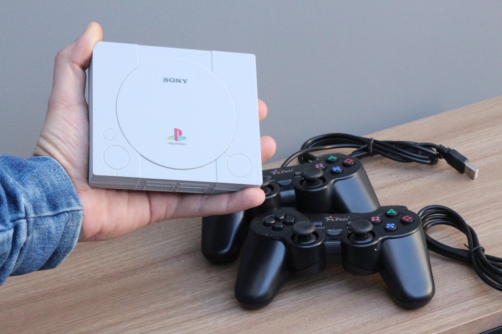 Mini Playstation 1 com 93 MIL jogos retrô 350 jogos de ps1 e 2 controles  modelo