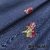 Tecido Jeans Bordado Cacho Flores, para confecção de calças, jaquetas, saias ou vestidos, este tecido versátil.