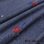 Tecido Jeans Bordado Flores Vermelhas, para confecção de calças, jaquetas, saias ou vestidos, este tecido versátil está pronto para tornar sua moda atemporal.
