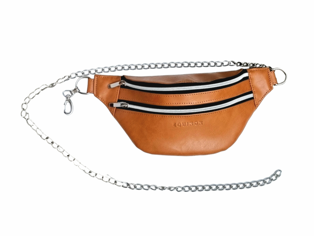 Riñonera negra con cadena new arrivals