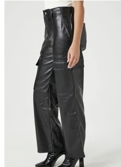 Imagen de pantalon cargo ecocuero forever 21