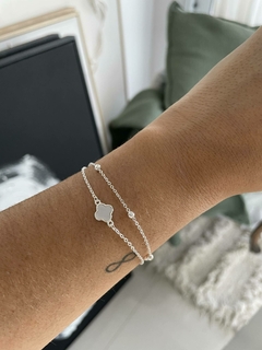 Pulsera trebol doble nacar