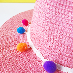 Chapéu de Praia Infantil Rosa com Pompom Colorido na internet