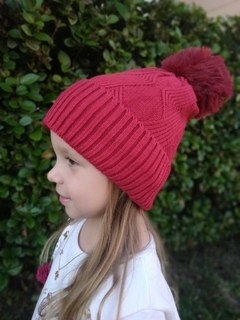 Gorro de inverno com pompom Gold Listrado na internet