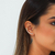 BRINCO EAR CUFF CRAVEJADO - BANHADO A OURO 18K