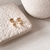 Argola Oval com Detalhe Vazado Banhada em Ouro 18K - SEMIJOIA - comprar online