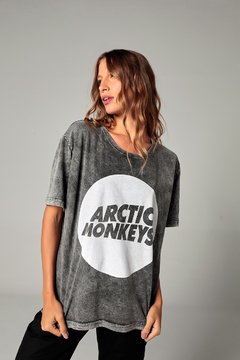 Camiseta Feminina Box Estonada Arctic Monkeys Logo