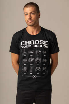 T-Shirt Masculina Choose Your Weapon - comprar online