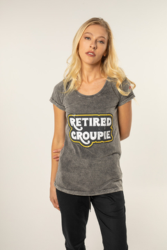 T-shirt Estonada Retired Groupie - Feminina (SALE)