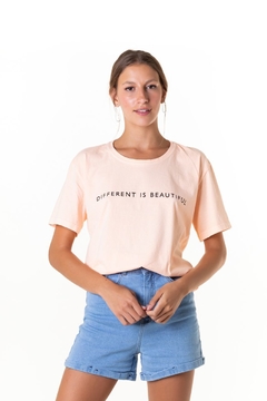 Camiseta Feminina Box Estonada Different is Beautiful (SALE)