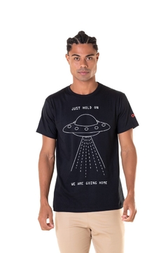 Camiseta Masculina UFO na internet