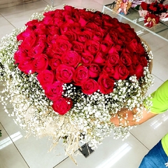 Buque com 100 Rosas - comprar online