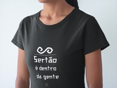 Camiseta Baby Look Sertão é dentro da gente Feminino Preto - Liga Fashion Oficial ® - A tendência é ser você