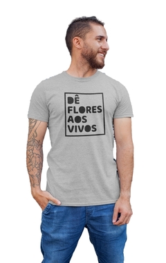 Camiseta Camisa Dê Flores Aos Vivos masculino preto - comprar online