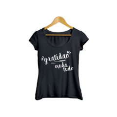 Camiseta Baby Look Gratidão muda tudo Feminino Preto na internet