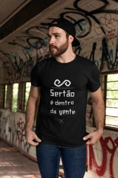 Camiseta Camisa Sertão é dentro da gente Masculino Preto na internet