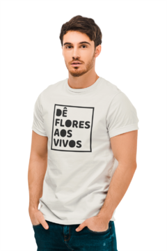 Camiseta Camisa Dê Flores Aos Vivos masculino preto na internet