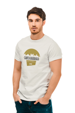 Camiseta Camisa Santa Barbara California City Masculina Preto - Liga Fashion Oficial ® - A tendência é ser você