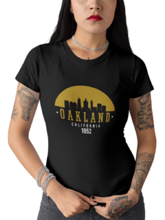 Camiseta Baby Look Oakland California City Feminina Preto - comprar online