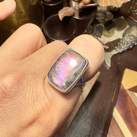 Anillo regulable de Labradorita violeta en Plata 925