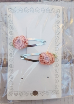 Mini Tictac con flor crochet rosa viejo