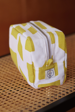 CAPRI POUCH (LEMON)