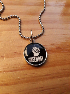 COLLAR MEDALLITA - GREEN DAY