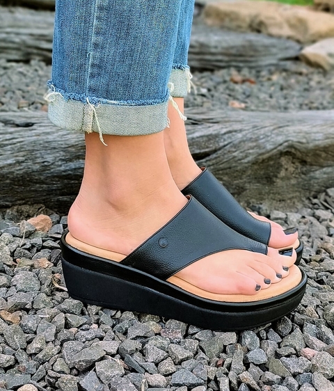 Sandalias Karyn Color Negro - Plantilla Anatómica de LATEX forrada en cuero Linea 24hs. Comodidad.(802)