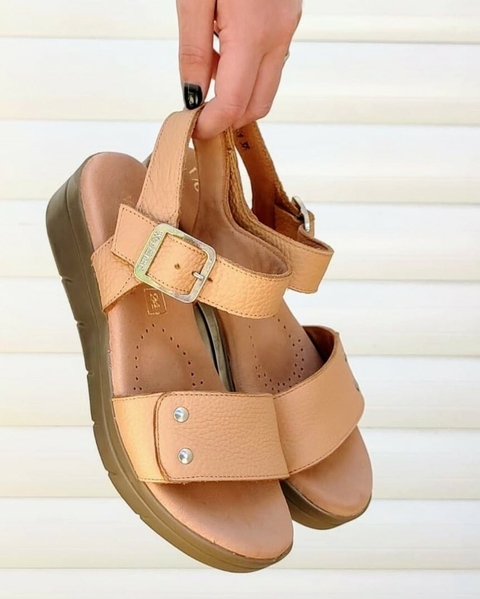 Sandalias Loretta Color Camel - Plantilla Anatómica de LATEX forrada en cuero Linea 24hs. Comodidad.(474)