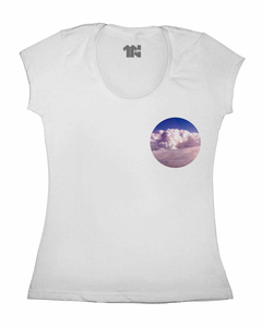 Camiseta Feminina Buraco do Céu de Bolso na internet