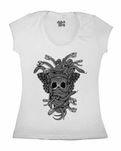 Camiseta Feminina Caveira E Serpentes na internet