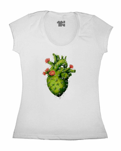 Camiseta Feminina Coração de Espinhos na internet